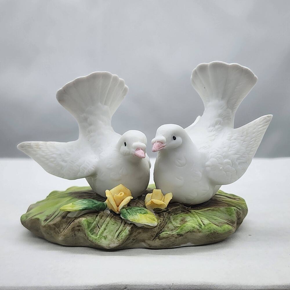 Lefton China 1985 #05134 Doves Hand Painted Nest Egg Collection-Yellow Flowers